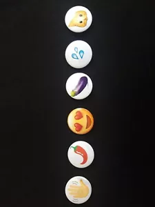 6 Emoji badges x 32mm - Picture 1 of 8