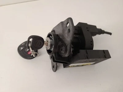 2004-2012 CHEVROLET MALIBU Ignition Switch W Key 15142952 - Image 1 of 4