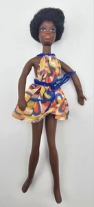 Bambola afroamericana Mattel Rosemary vintage 1970 in abito vortice con bordo blu - Foto 1 di 14