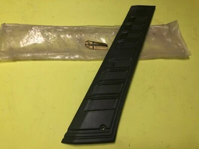 Nissan Datsun Sunny B310 Wagon C Pilar Derecho Ventilación Borde 76850-H9401 Genuino Nuevo de Lote Antiguo Foto 1 de 4