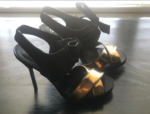 NUOVO Tory Burch nero oro Kyle metallo satinato scamosciato stringato tacco alto 7 5