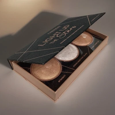 Paleta de iluminadores assados Catrice Cosmetics Light Up The Stars 0,74 oz nova como foto - Imagem 1 de 4