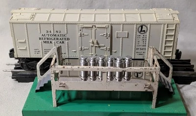 Lionel 3482 Post War O Gauge Operating Milk Car w/Platform - Ready to Run - Image 1 of 4