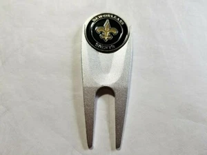 Marcador de pelota de golf/New Orleans Saints de doble cara con herramienta Divot - ¡Nuevo!! - Imagen 1 de 2