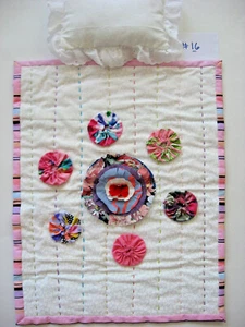 New Handmade Doll Quilt and Pillow #16 Size 14x17 1/2" Hand Qulted Beautiful! - Bild 1 von 3