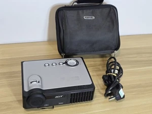 Acer pd323 VGA DLP-Projektor DNX0516 mit Netzteil und Aufbewahrungskoffer. - Bild 1 von 11