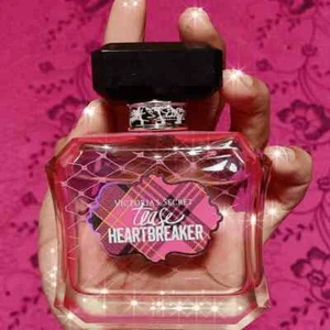 V S :Tease Heartbreaker EDP 50ml, MIST 250ml & VS : Velvet Petals lotion* 3PC * - Picture 1 of 14