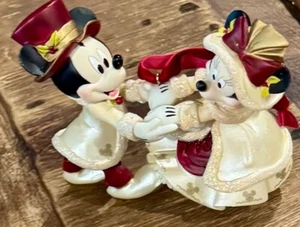 Disney Victorian Mickey & Minnie Eislaufen Ornament - Bild 1 von 3