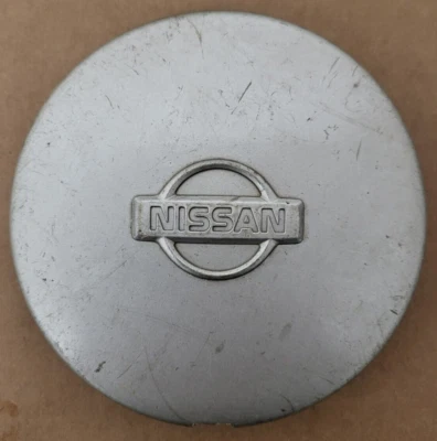 (1) Tapa central de rueda plateada OEM 1995-1999 Nissan Sentra/200SX 40315-4B010 NSE1 Foto 1 de 4