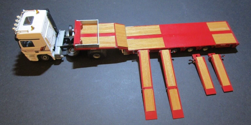 Lion Toys 1:50 Mercedes 1844 Actros Küpers mit Tieflader - Bild 1 von 4