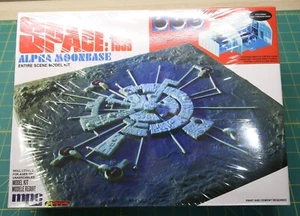 MPC Space: 1999 Alpha Moonbase Entire Scene Model Kit Factory Sealed - Bild 1 von 1