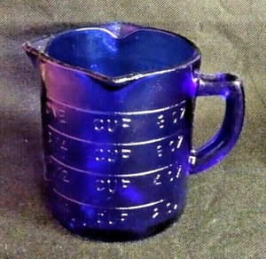 Azul Cobalto NUEVO Vidrio Depresión 3 Caños Taza Medidora Caño en Relieve - Imagen 1 de 2