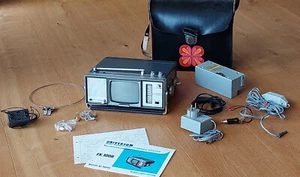Universum FK 100R Mini-Rundfunk-Fernseh-Koffer mit viel Zubehör – Portable Röhre - Bild 1 von 12