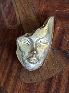 Pin's Pin Face Insignia DIFUSOR DE PERFUME - Imagen 1 de 4