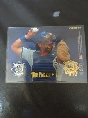 1995 Fleer Baseball All-Star Insert #1 Mike Piazza & Ivan Rodriguez - Image 1 of 2