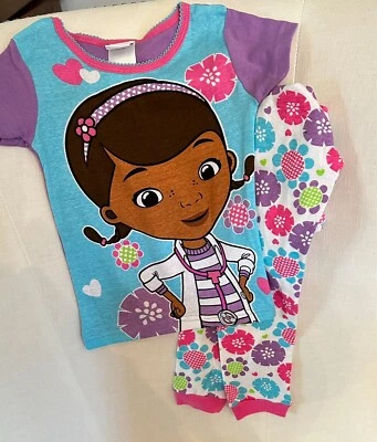 Disney Store Doc McStuffins 2 Piezas Ropa de Dormir - Talla 5 - Nuevo - ¡Envío GRATIS! Foto 1 de 3