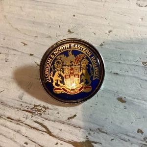 London and North Eastern Railway Pin Badge Crest - Picture 1 of 2