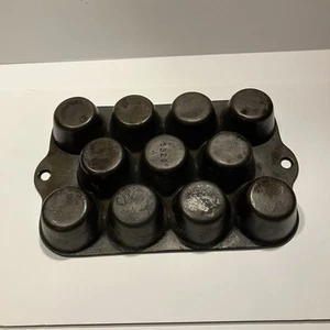 Vintage Wagner Ware Cast Iron Popover Muffin Pan #1323 Ohio USA 11 Cup Used - Picture 1 of 17