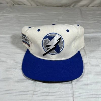 Sombrero plano vintage Tampa Bay Lightning Bill 7 3/8 especialidades deportivas 100 % lana años 90 Foto 1 de 4