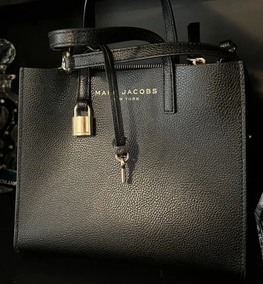Bolso de Mano Marc Jacobs Mini Grind Cuero - Negro/Dorado Herrajes (M0015685-001) Foto 1 de 4