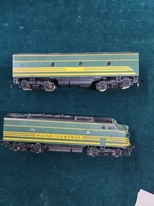 MAINE CENTRAL EMD LOCO - FACTORY DC/DCC / QUANTUM SOUND - HO Scale Round Window - Picture 1 of 3