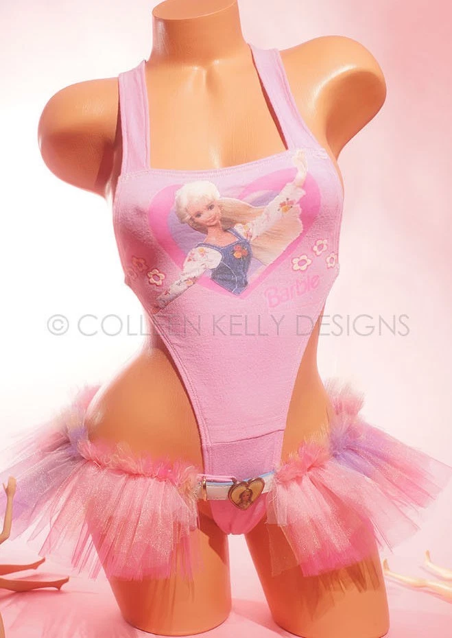 Colleen Kelly DE COLECCIÓN ALTA COSTURA "Barbie Love One-pc" corte rara camiseta a traje de baño  Foto 1 de 4