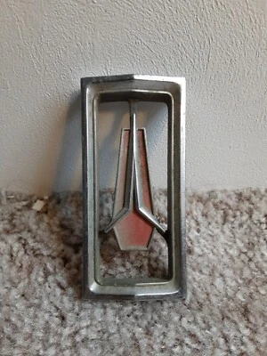 1975 1976 Plymouth Duster Scamp Valiant parrilla emblema ornamento 75 76 Mopar  Foto 1 de 3