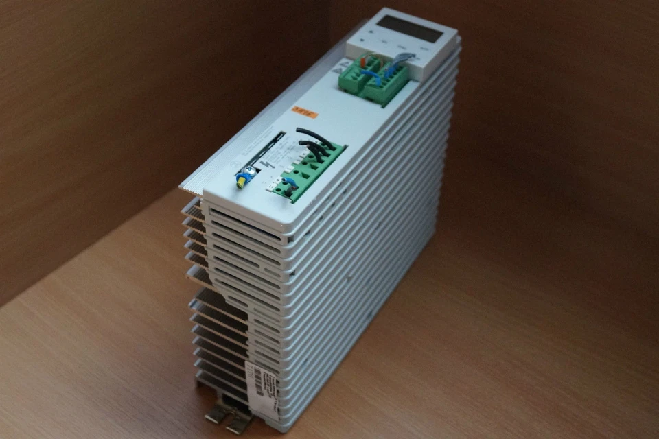 Lenze Controller 8203E .2A.11 3/AC 0-230V, 9.5A 1.5 KW - Image 1 of 1