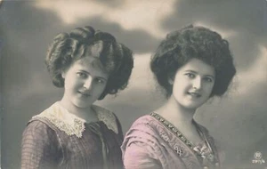 Zwei Mädchen handkolorierte Echtfoto Postkarte rppc - 1911 - Bild 1 von 2