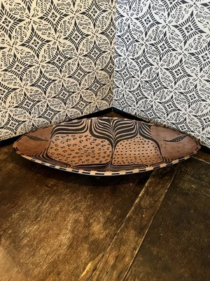 Bandeja étnica alargada de madera pintada  Foto 1 de 3