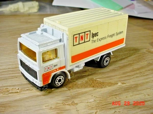 Matchbox 23 Volvo Container Truck TNT Ipec Superfast 1/64 j684 - Picture 1 of 5