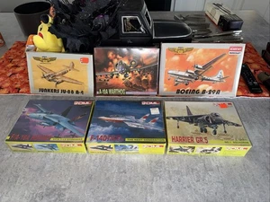 Menge 6 Vintage Plastik Modellflugzeug Bausätze Militär Jets DML ACADEMY - Bild 1 von 7