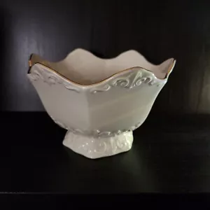 Centrotavola porcellana bianca Lenox ciotola porta caramelle bordo oro massiccio smerlato - Foto 1 di 9