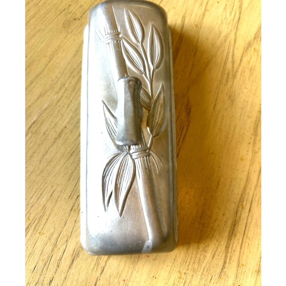 CUBIERTA DE PLATO DE MANTEQUILLA DE ALUMINIO FORJADO A MANO VINTAGE AÑOS 40 1950 EE. UU. ¿Bambú Everlast? Foto 1 de 4