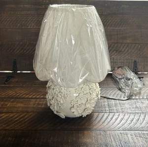 Pottery Barn Kids Monique Lhuillier Garten Textur Tischlampe (10") offene Box - Bild 1 von 3