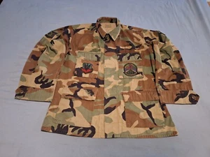Cappotto da combattimento U.S. Air Force Woodland modello mimetico clima caldo medio-corto - Foto 1 di 21