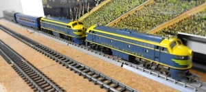 1950s Tri-ang OO Gauge R159A Double/Ended Diesel With R250A Dummy & 2 X Coaches. - Picture 1 of 24