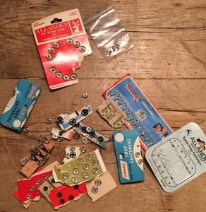 VINTAGE SEWING SNAPS ( SOME ON CARDS ) AND ACCESSORIES - Picture 1 of 4
