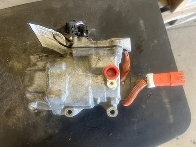 Compresor de aire acondicionado usado se adapta a: Toyota Prius Prius 2010 enchufable VIN DP séptima y octava excavación Foto 1 de 4