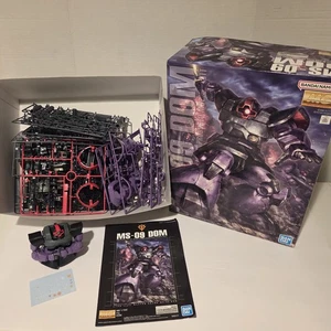 Bandai Hobby Gundam MS-09 Dom MG 1/100 Model Kit (Avviato) - Foto 1 di 16