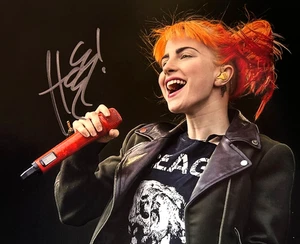 Hayley Williams (PARAMORE) Signed 8x10" REAL Authentic Autograph w/COA - Picture 1 of 4