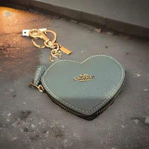 Bolso con llavero Coach Heart Pouch azul nuevo con etiquetas - Imagen 1 de 4