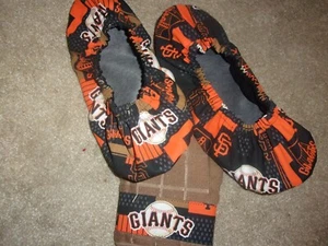 SAN FRANCISCO GIANTS BOWLING SHOE COVERS W/ MATCHING TOWEL - Picture 1 of 2