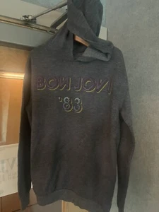 BON JOVI OFFICIAL “BON JOVI ‘83” PULLOVER HOODIE - GIRLS LARGE (10-12) - Picture 1 of 3