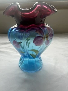 Fenton Mulberry Glas Vase handbemalt - Bild 1 von 3