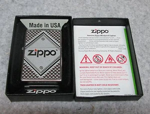 HERRINGBONE Pattern around ZIPPO LoGo LIGHTER MiNt-In-Box Retail $29.95 - Picture 1 of 3