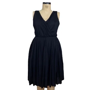 Neu mit Etikett Talbots Damen schwarz 100 % Seide plissiert A-Linie Kleid Gr. 6 $ 189 - Bild 1 von 10