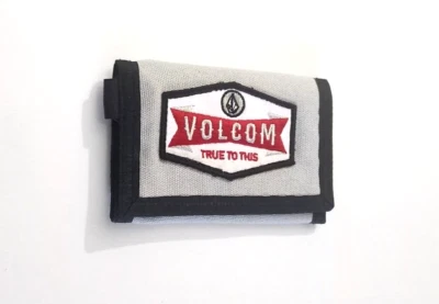 VOLCOM PORTEFEUILLE 2 PLIS EN TOILE COLORIS GRIS PERLE - Image 1 of 4