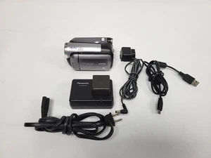 Panasonic SDR-H40P Digital 40GB HDD Camcorder, 42x Zoom w/2 Batteries, Charger - Picture 1 of 23