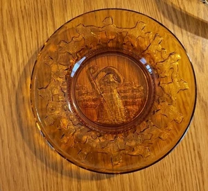 Vintage Amber Nursery Rhyme Plate Little Bo Peep Dancing Bears 6 3/8" - Picture 1 of 7
